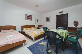 Апартаменты Apartments Banović Будва Семейный номер-студио-5